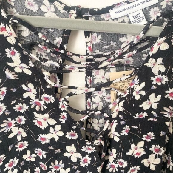 NWT American Eagle Floral Lace Up V-Neck Front Open Back Sleeveless Romper - Picture 4 of 13